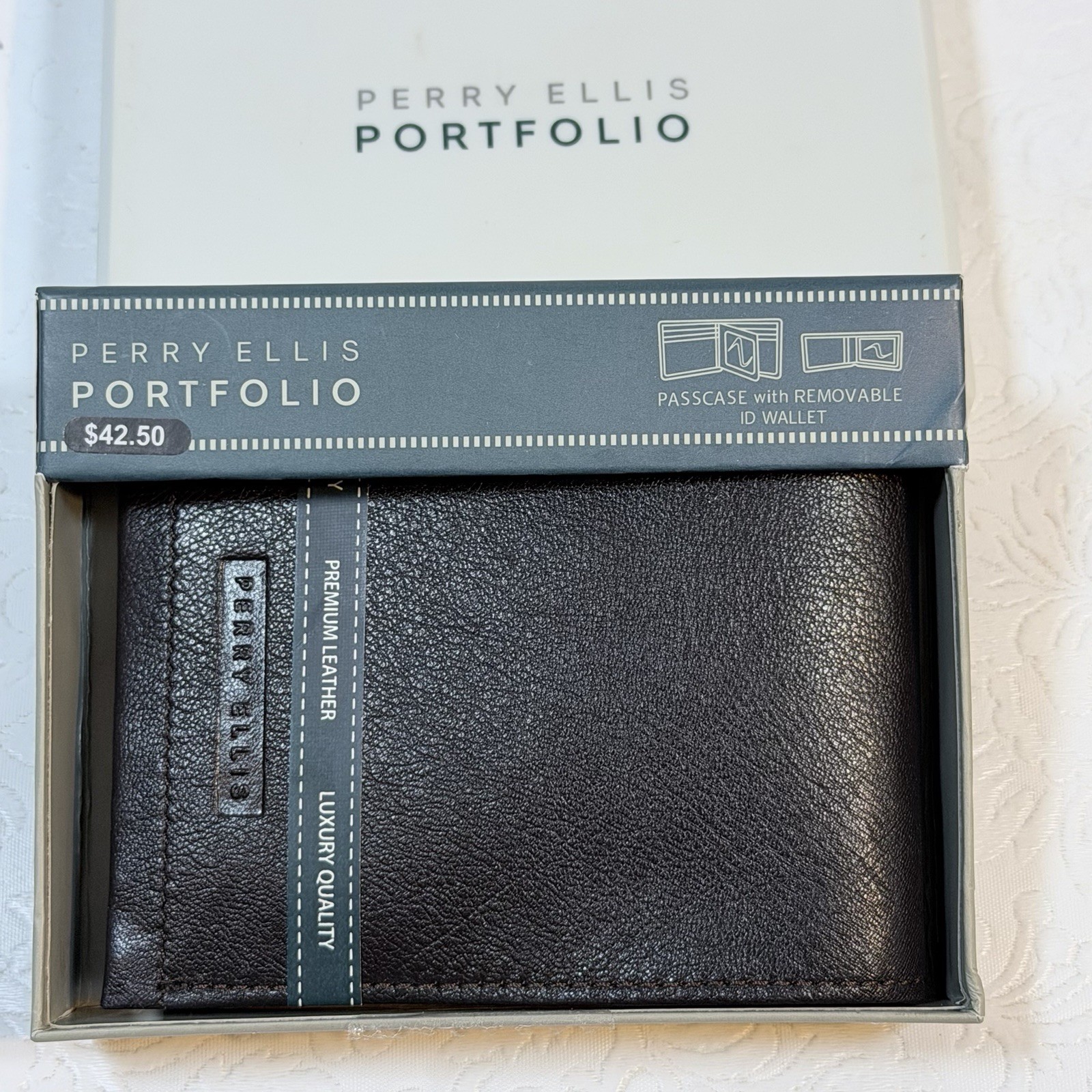 Perry Ellis Portfolio Bifold Brown Leather Wallet Passcase w Removeable ID Boxed
