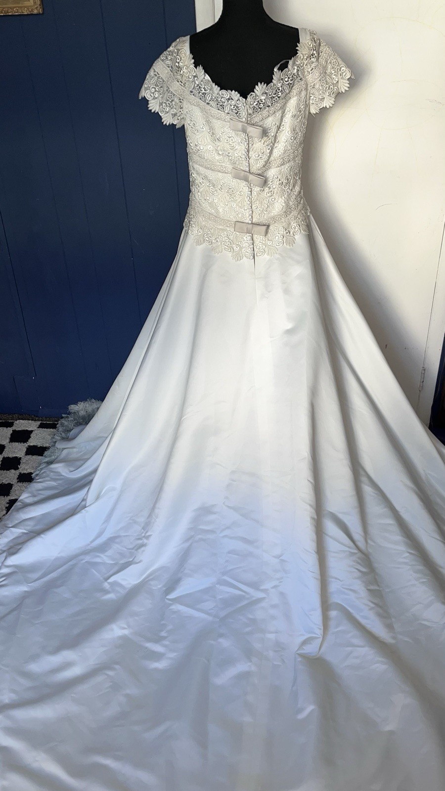 Alfred Angelo White/Ivory Satin A-Line Scoop Neck Cap Sleeve Lace Beaded Train