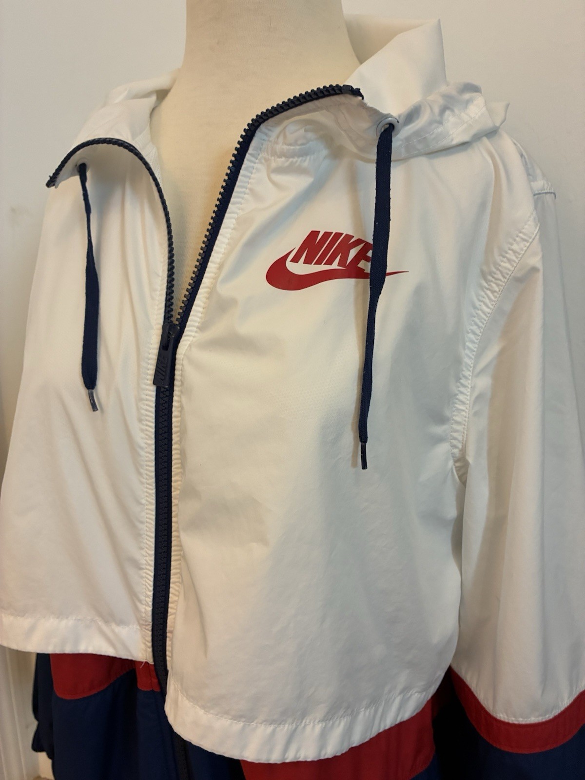 Nike Windrunner Jacket Womens Medium White Blue Red Hooded Full Zip Windbreaker