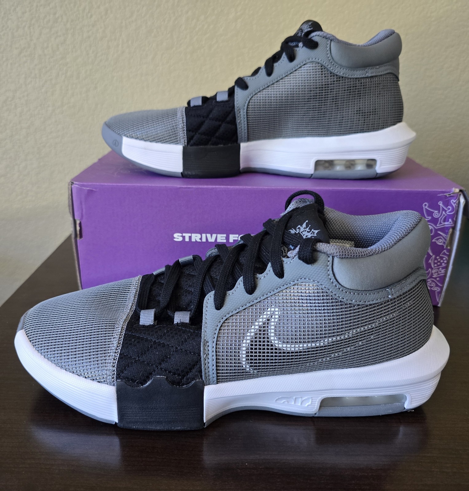 Nike LeBron Witness 8 Cool Grey White Black FB2239-004 Mens Size 9 New In Box
