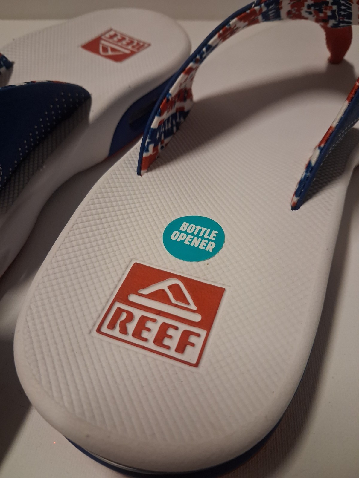 New W/ Tags Reef Fanning Bottle Opener Flip Flops Sandals Mens Size 10 Red Blue