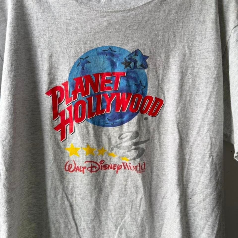 Planet Hollywood grey tee Size L