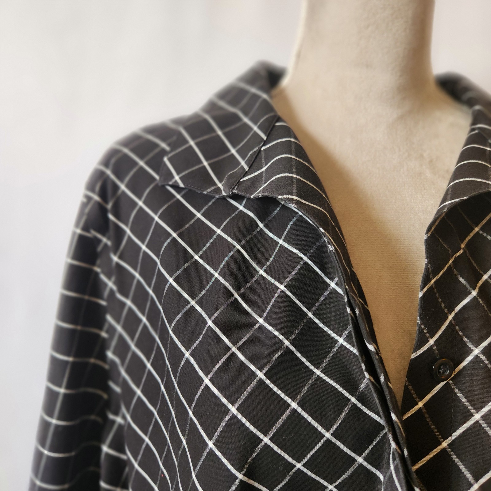 Chico’s Size 3.5/16-18 Black White Grid Pattern Long Sleeve Button Down Shirt