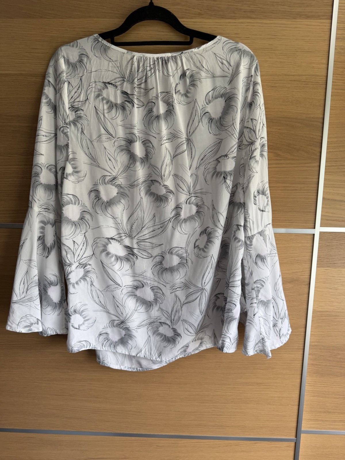 Mint Velvet Size 10 Pale Grey Floral Sketch Blouse Top Long Fluted Sleeves