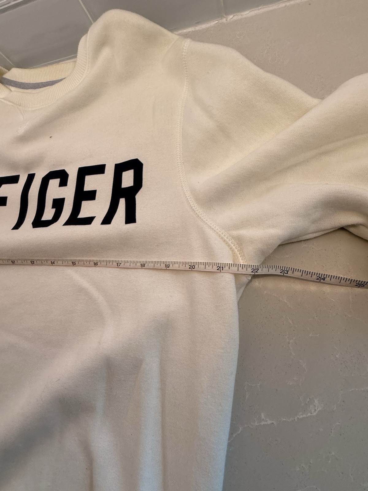 2 Tommy Hilfiger & Michael KORS White Sweatshirts Comfy Medium LRG