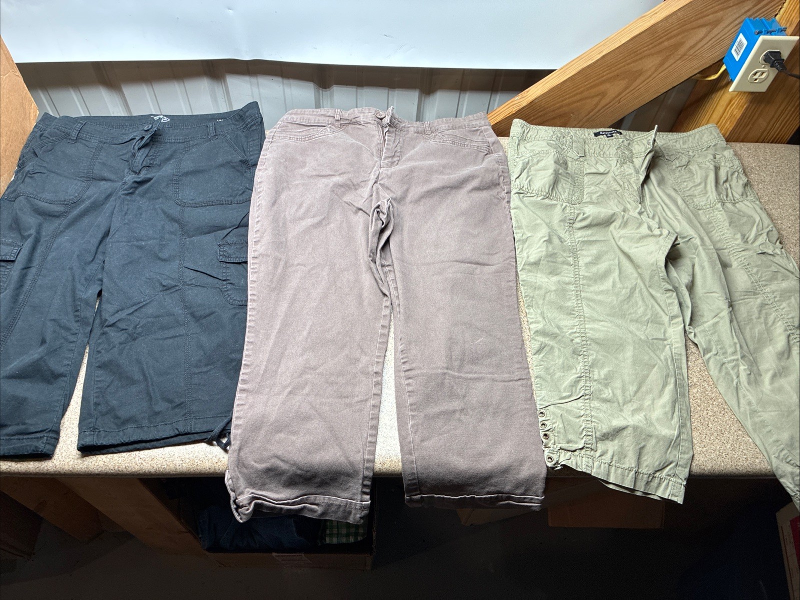 Lot 3 Capris Pants Gloria Vanderbilt 12 St John’s Bay 12p Relativity 12 Petite