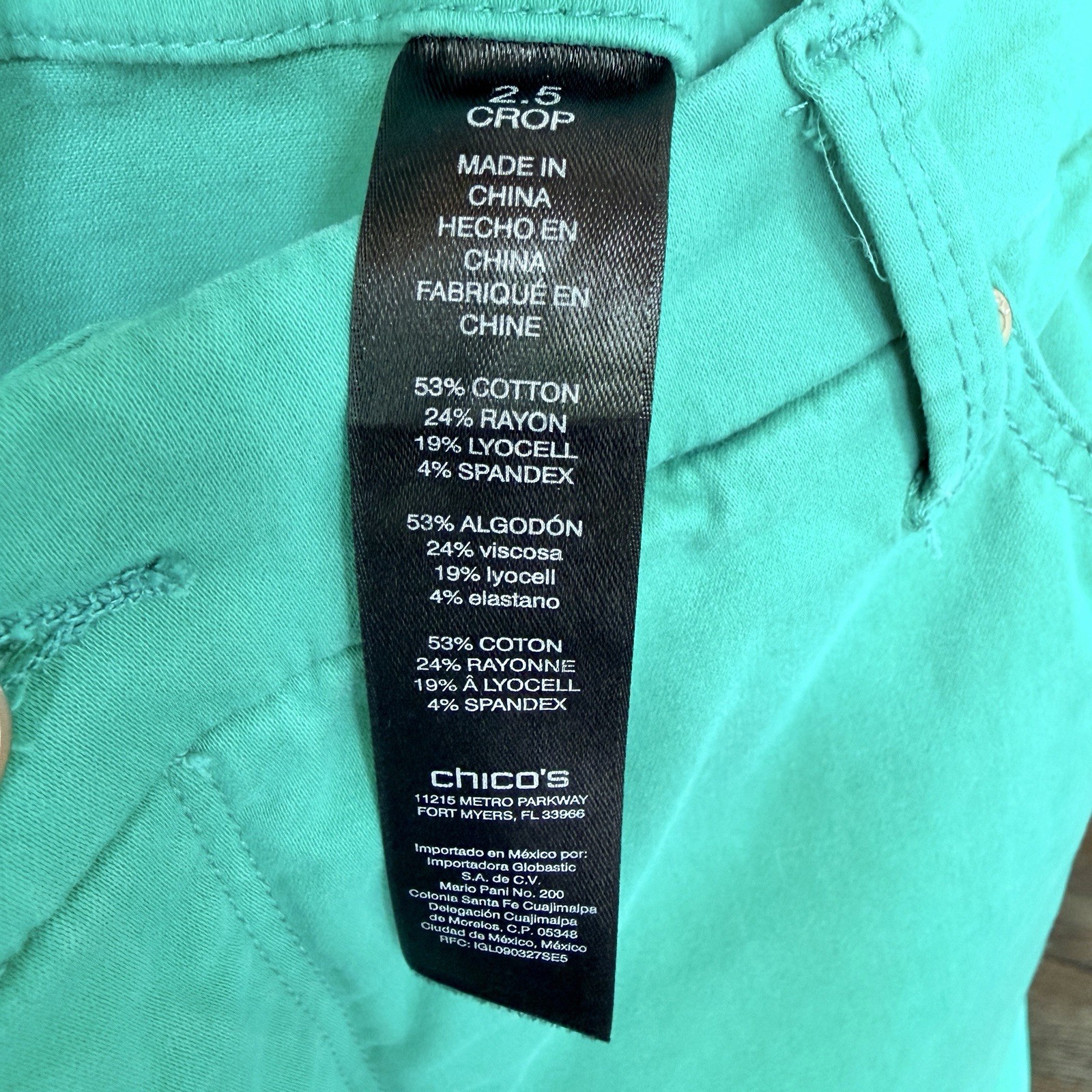Chicos So Slimming Crop Capri Pants Womens 2.5 Tropical Green Stretch Resort