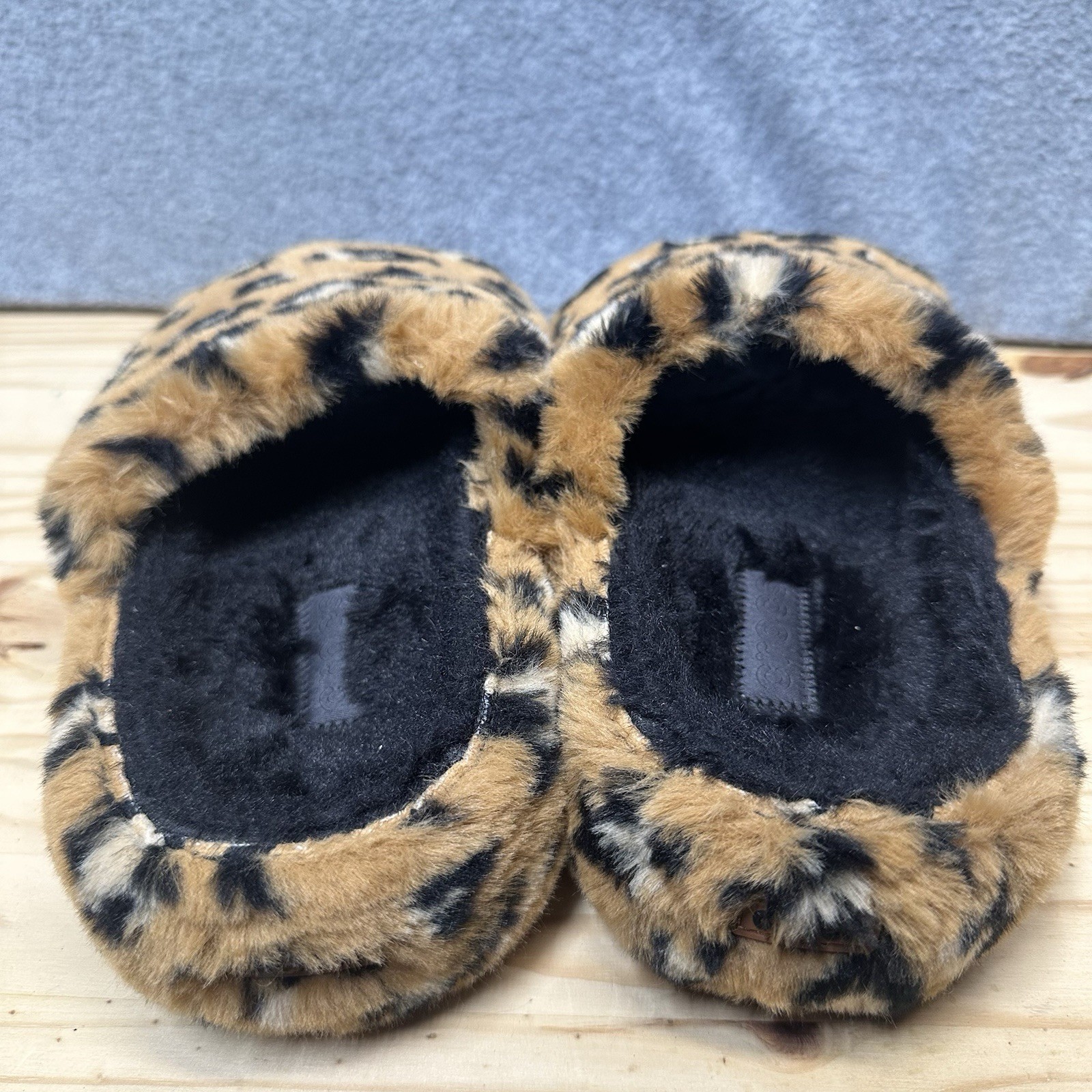 Crocs Classic Leopard Fur Slide; Leopard / Black, W6/M4 NWOT