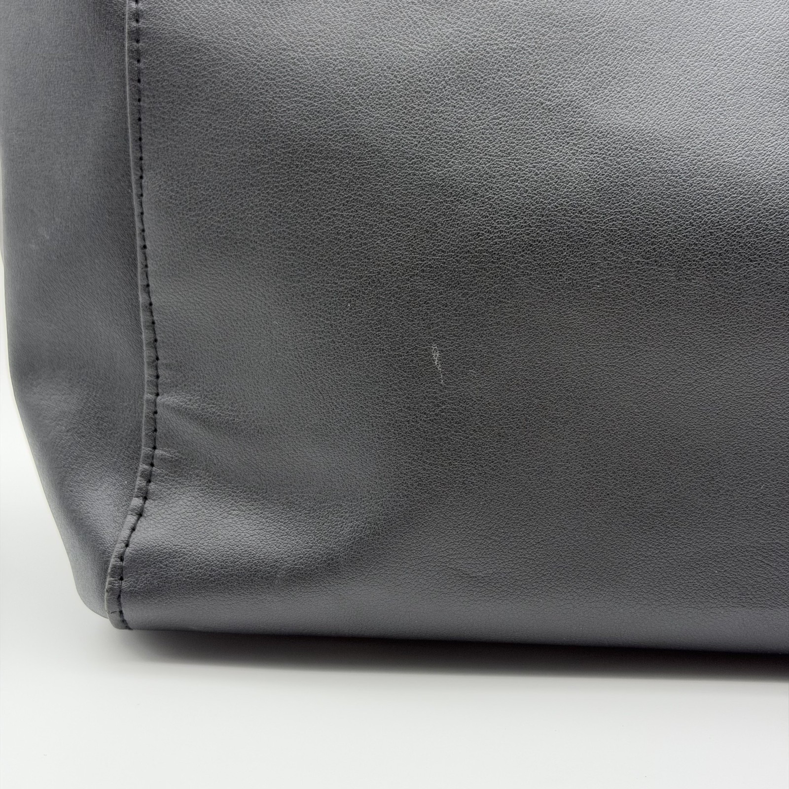 GIVENCHY Tote bag leather black Not available in Japan Magnetic button closure