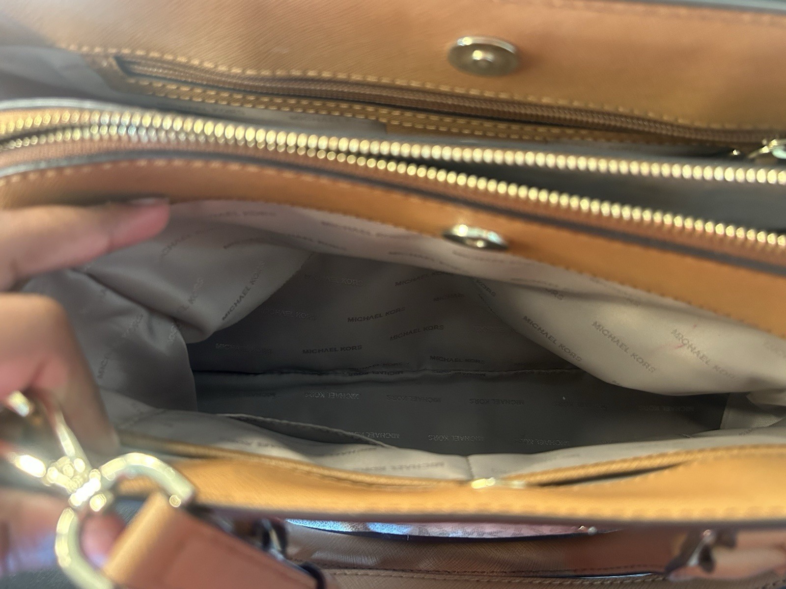 Michael Kors Signature Savannah Large Satchel In Vanilla/Acorn