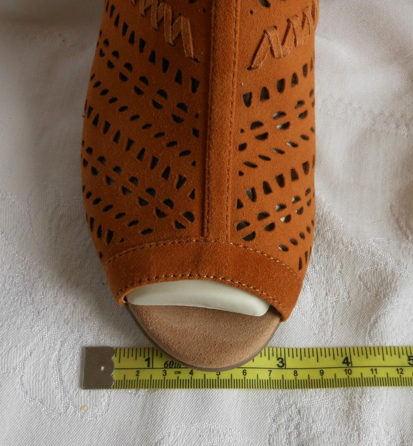 Earth Size 8.5 W Carson Hamden Tan Suede Peep Toe Booties Sandals Wide Width