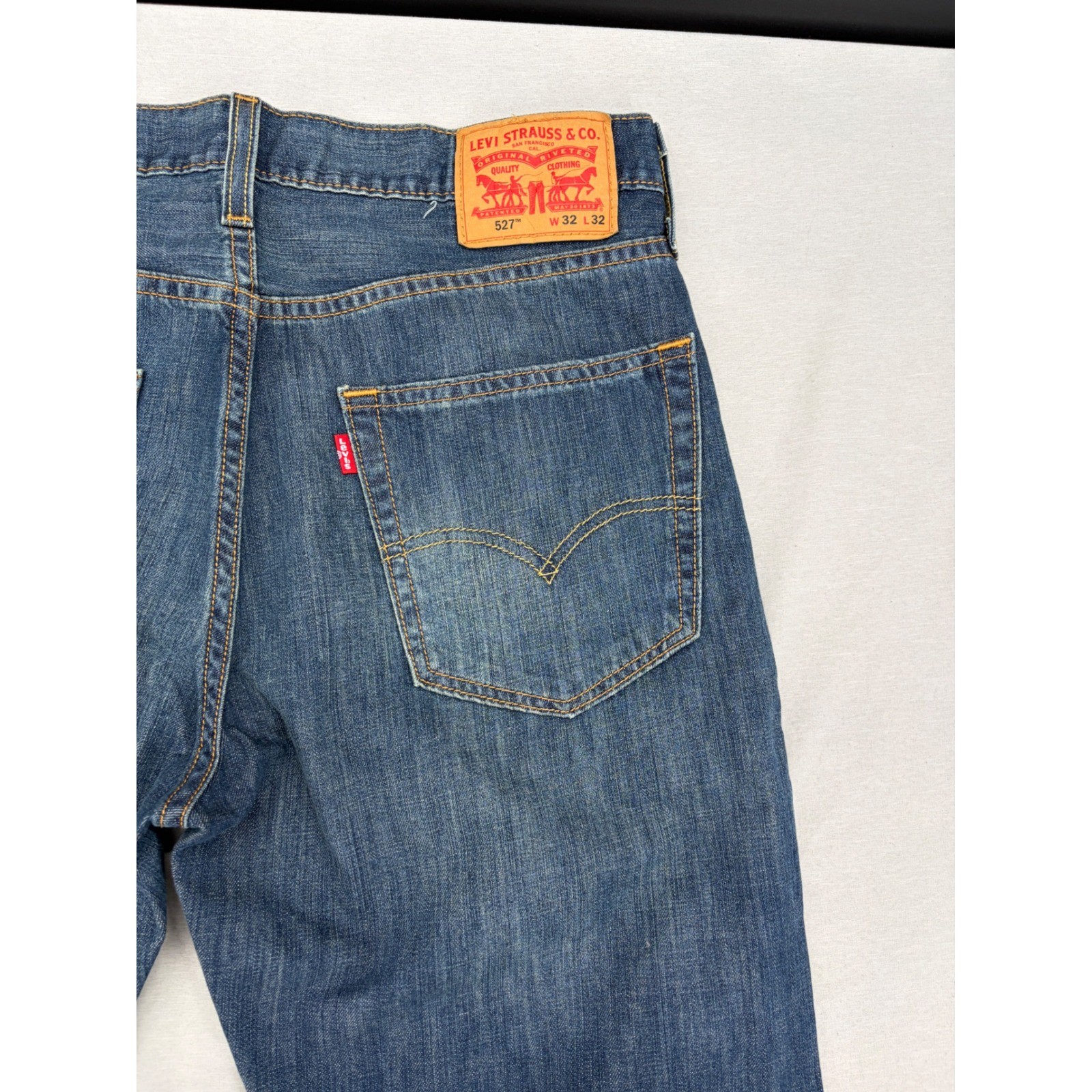 Levis 527 Slim Bootcut Jeans Mens 32×32 Medium Wash Blue Denim 05527-0239
