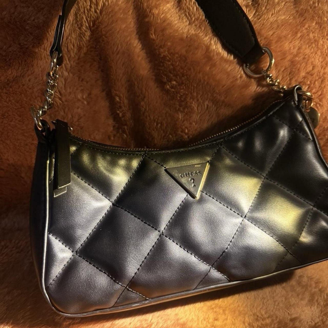 GUESS Black Quilted Shoulder Bag Small Zip Closure Logo Lined Detachable