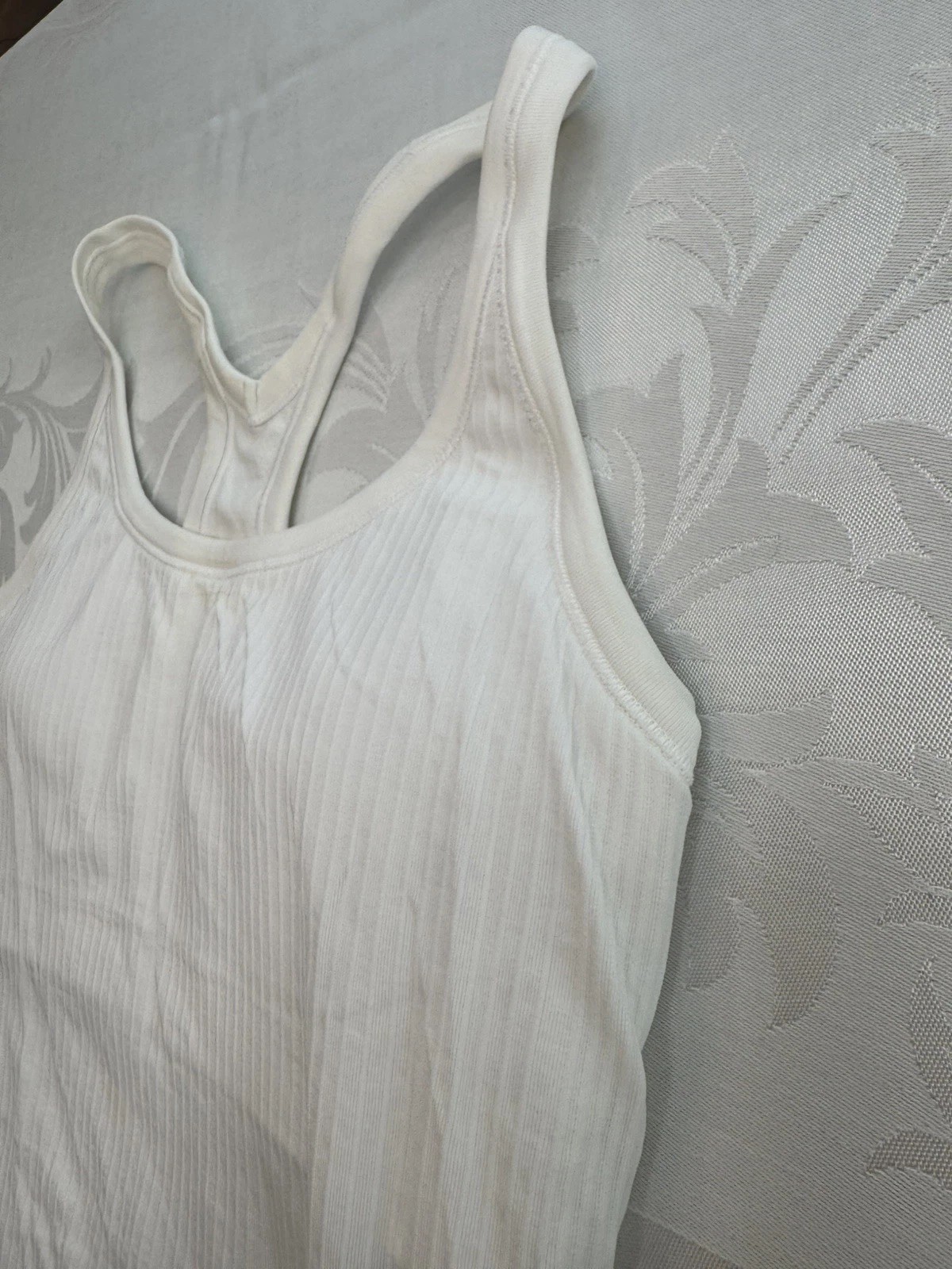 Lululemon Ebb To Street Tank Top Racerback athletic workout Size 6 B/C cup WHITE