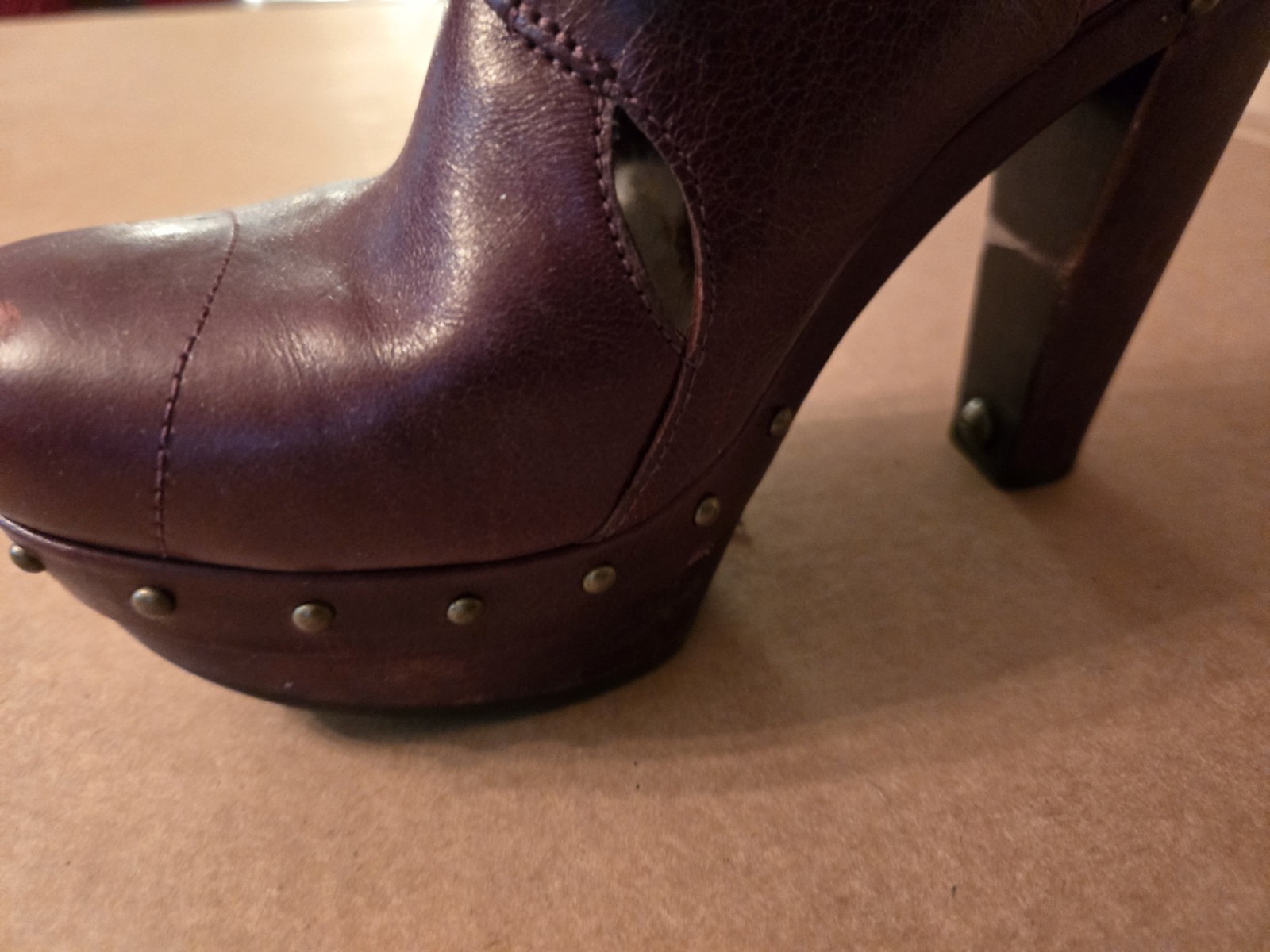 Vintage 2000s Ugg Studded Clogs Maroon Red Burgundy Womens Size 6.5 Leather