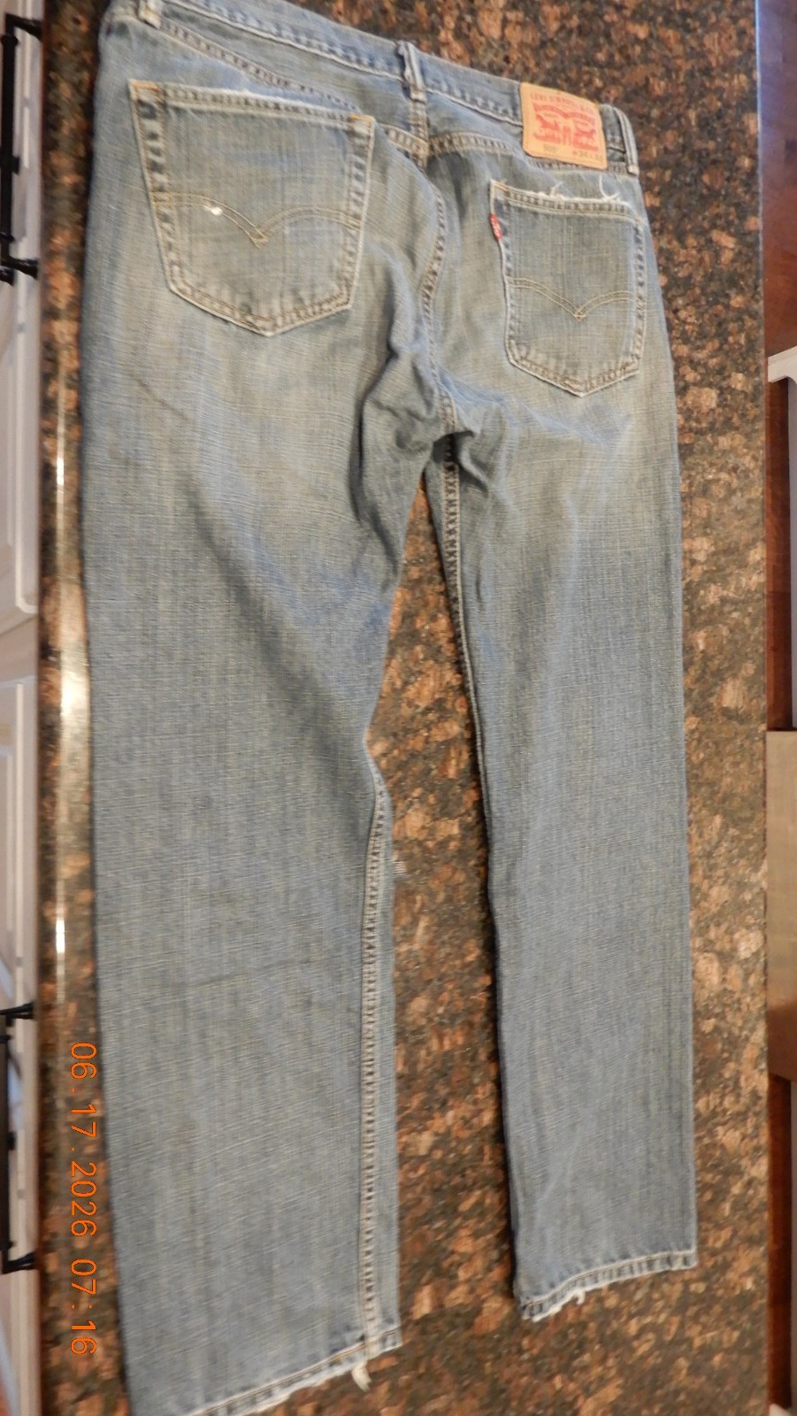 Levis 505 Distressed Blue Jeans Mens 34 x 32 Used