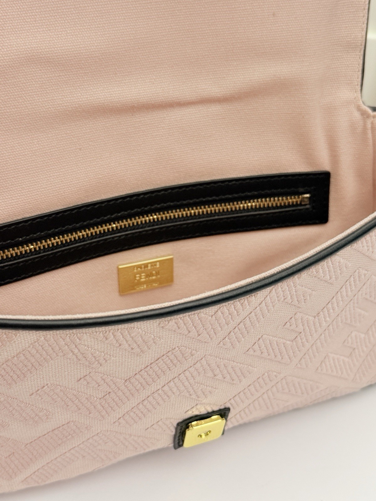 ⭐FENDI | Rosa Quarzo PINK | FF Logo | Shoulder/Handbag Baguette