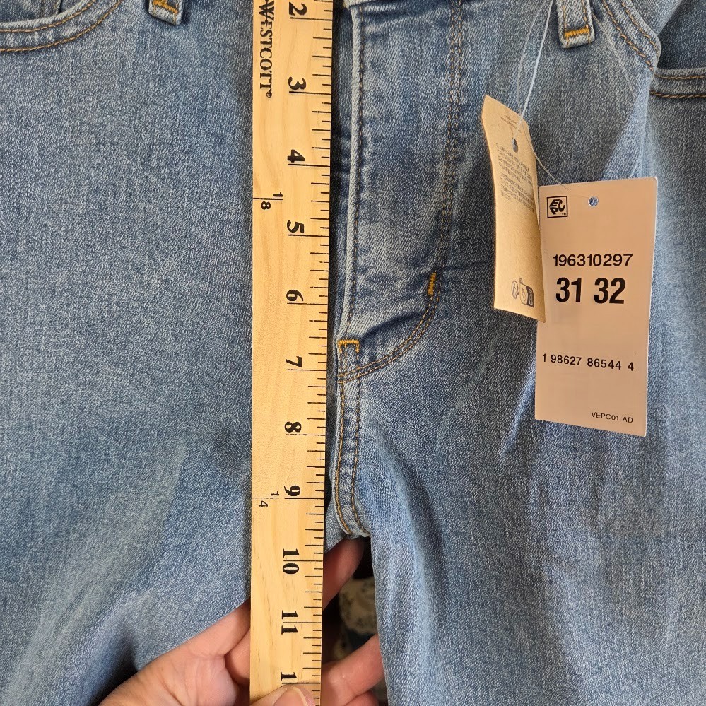 Levi’s Women’s Blue 314 Light Wash Shaping Straight Mid-Rise Jeans Size 31 x 32