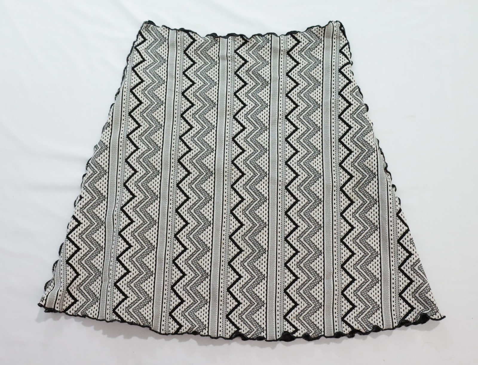Haystacks Women’s Tribal Print Jacquard Knit Bias Skirt AC2 Beige/Black Medium