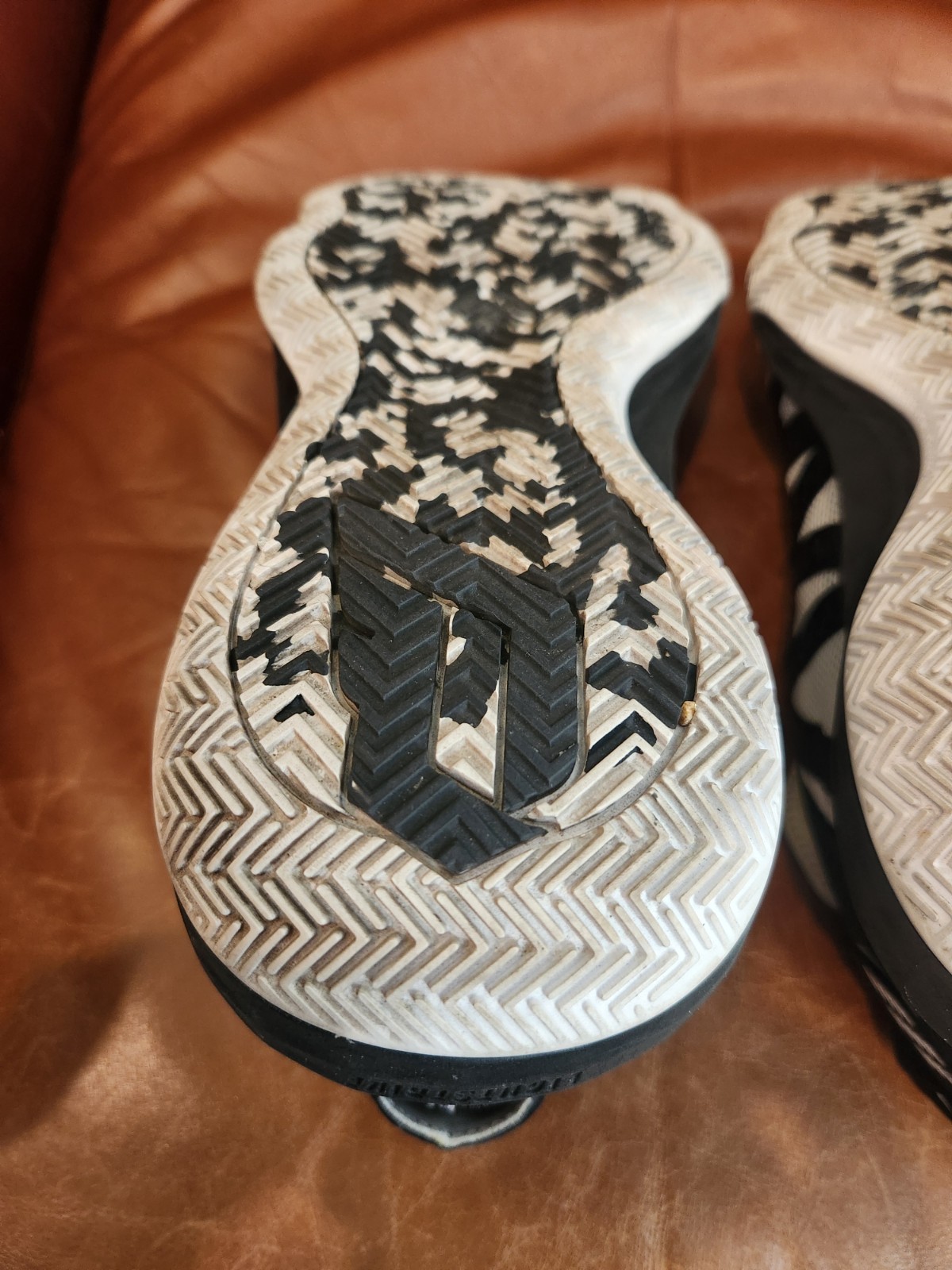 Adidas Dame 6 Core Black White Hecklers Get Dealt With EXCELLENT CONDITION M 9.5