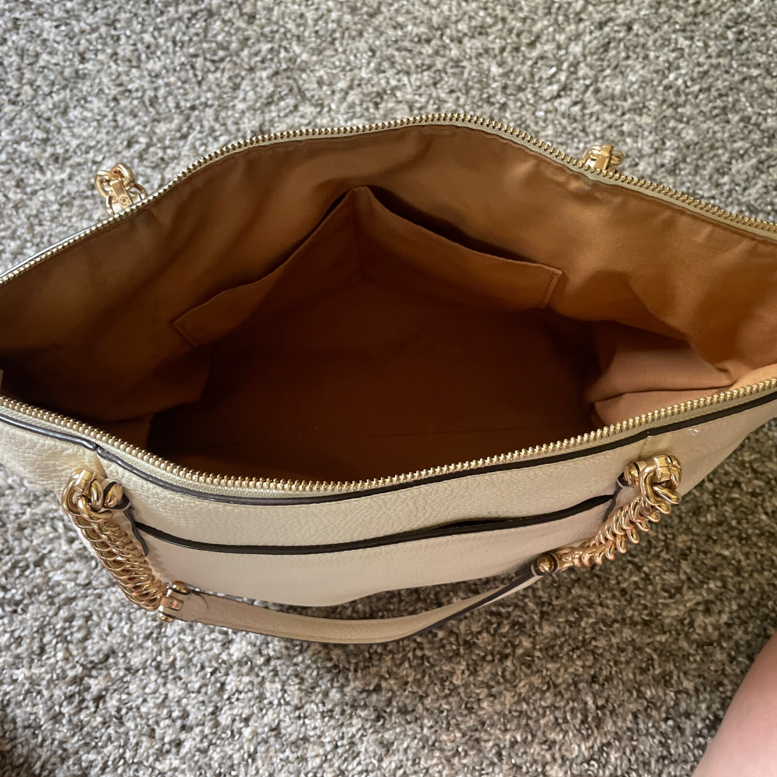 Coach Ava Chain Tote . 100% Genuine Coach Handbag Used White D2032-F87775