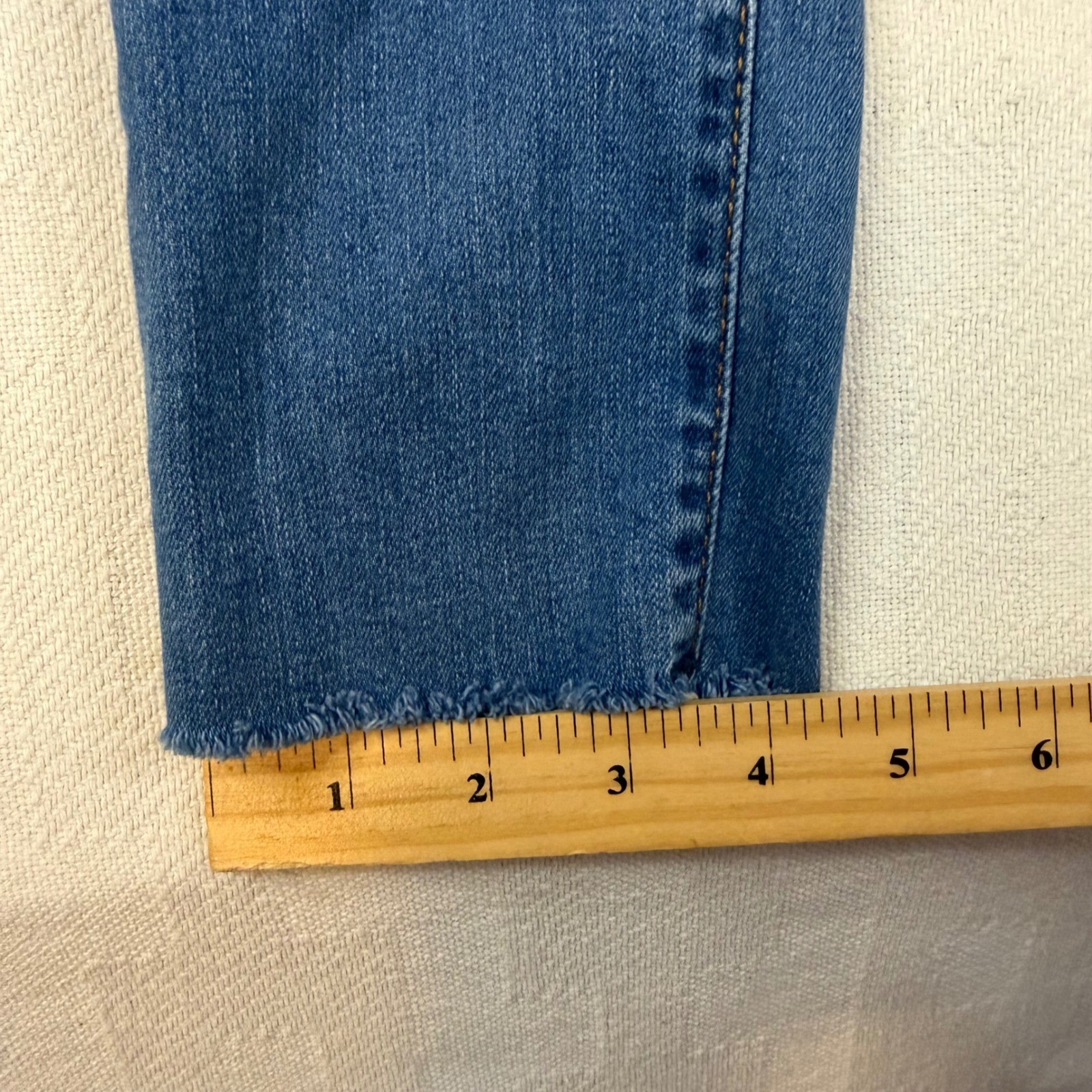Universal Thread High Rise Skinny Jeans Blue Medium Wash Raw Hem Size 2/26R