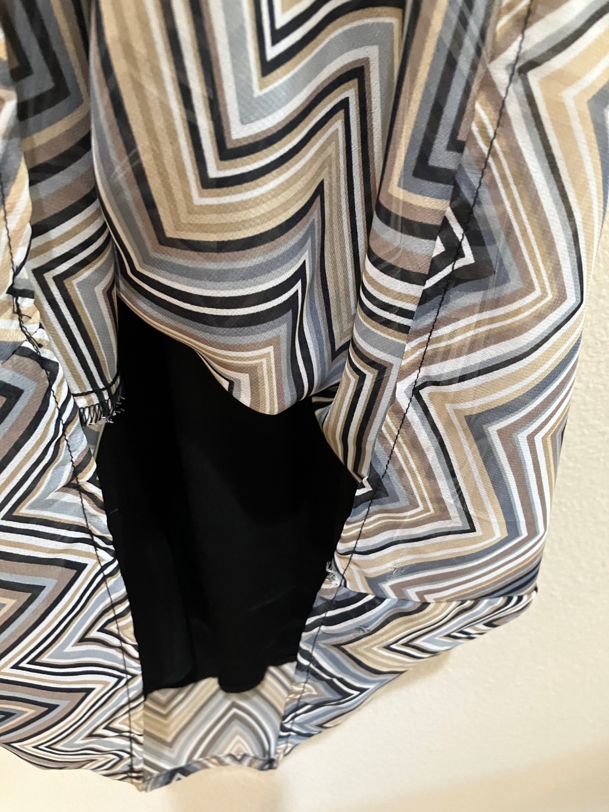 Delirious Chevron Chiffon Dress Lined Flowy Cinched Waist Knee Length Womens S