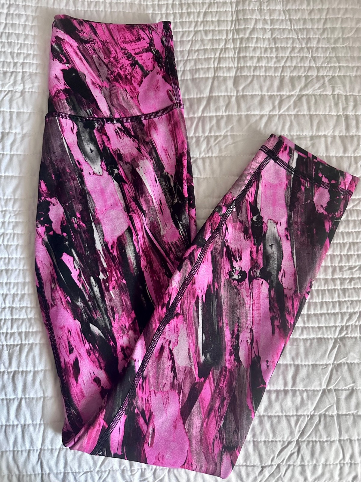 Lululemon Women’s Pink, White, and Black Pattern Leggings Size 4