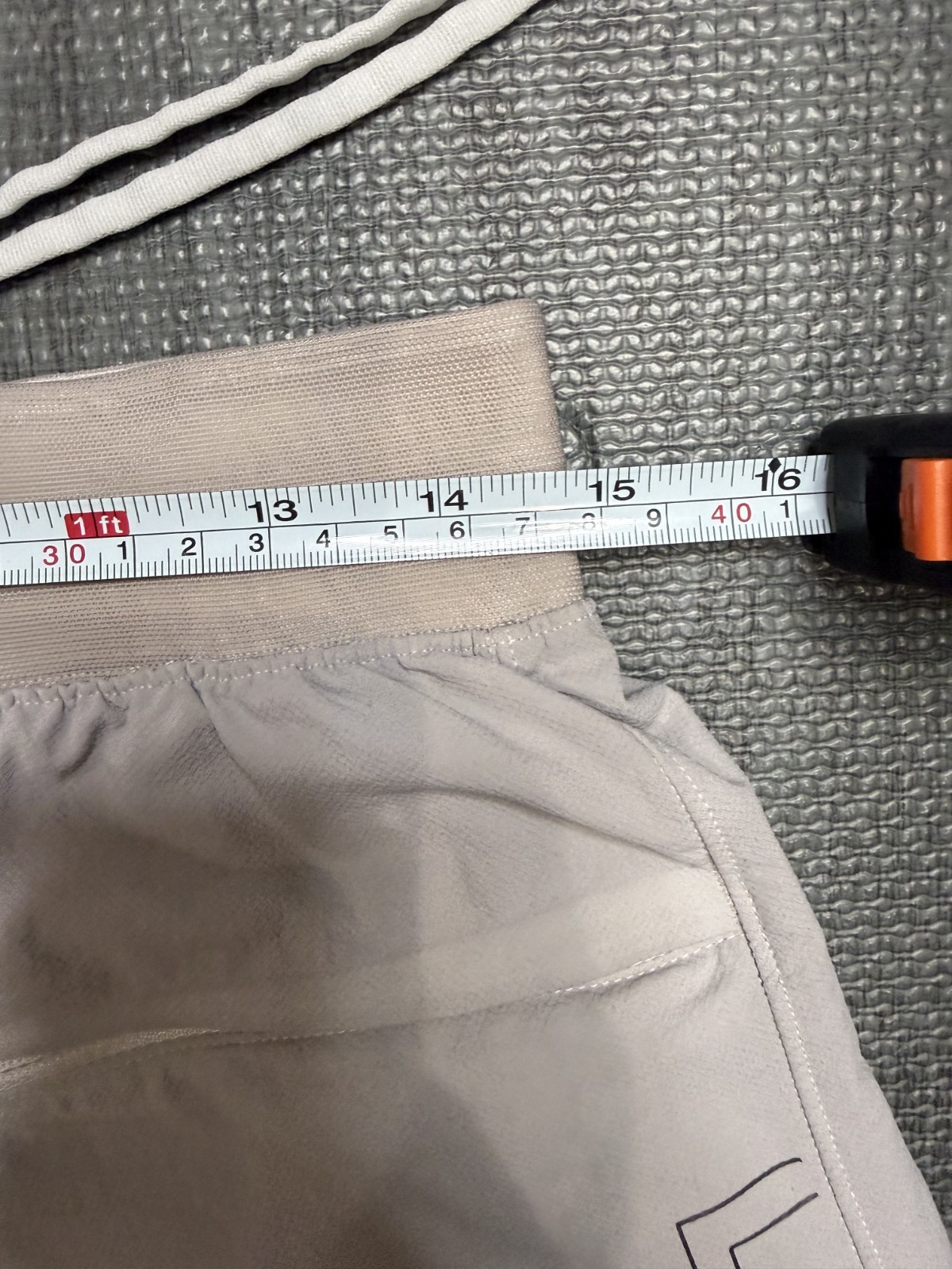 EUC – Lululemon Mens License to Train Shorts *Size MEDIUM* *Vapor Graphic*