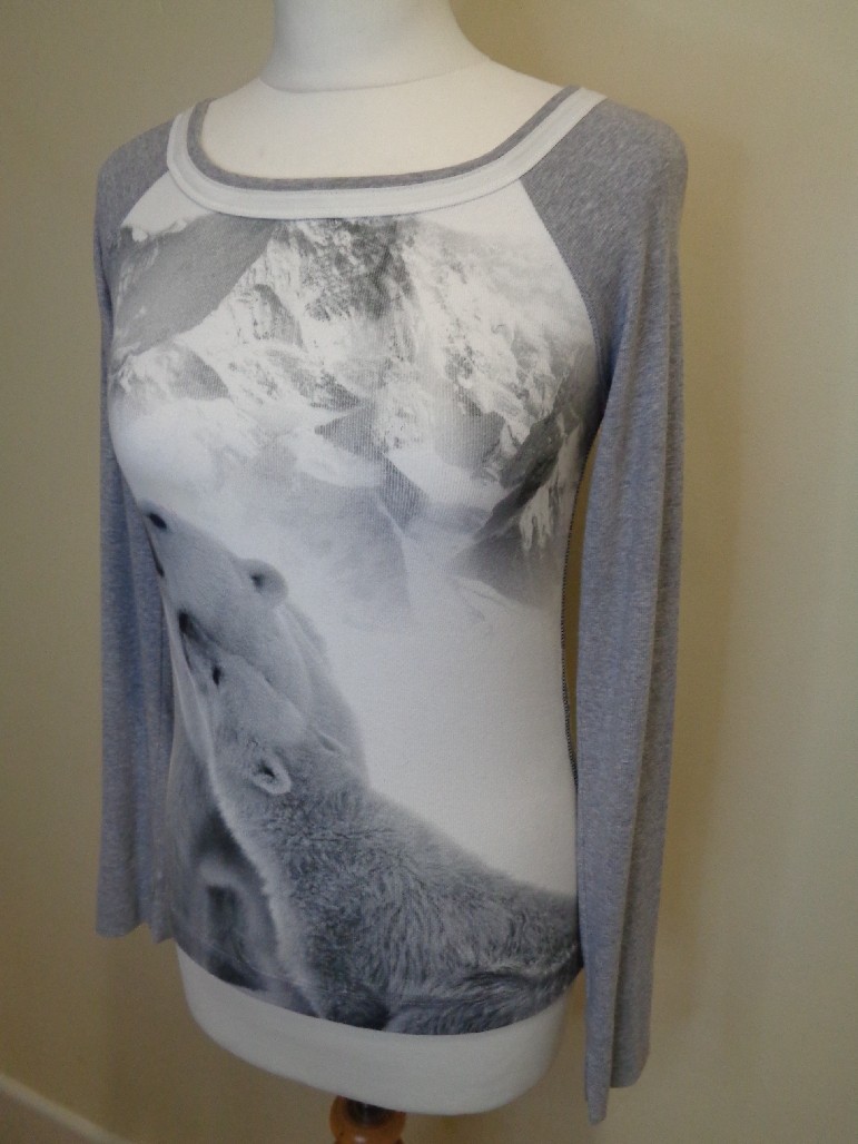 MARC CAIN GREY AND WHITE LONG SLEEVE POLAR BEAR PRINT T-SHIRT – SIZE 10 (N.2)