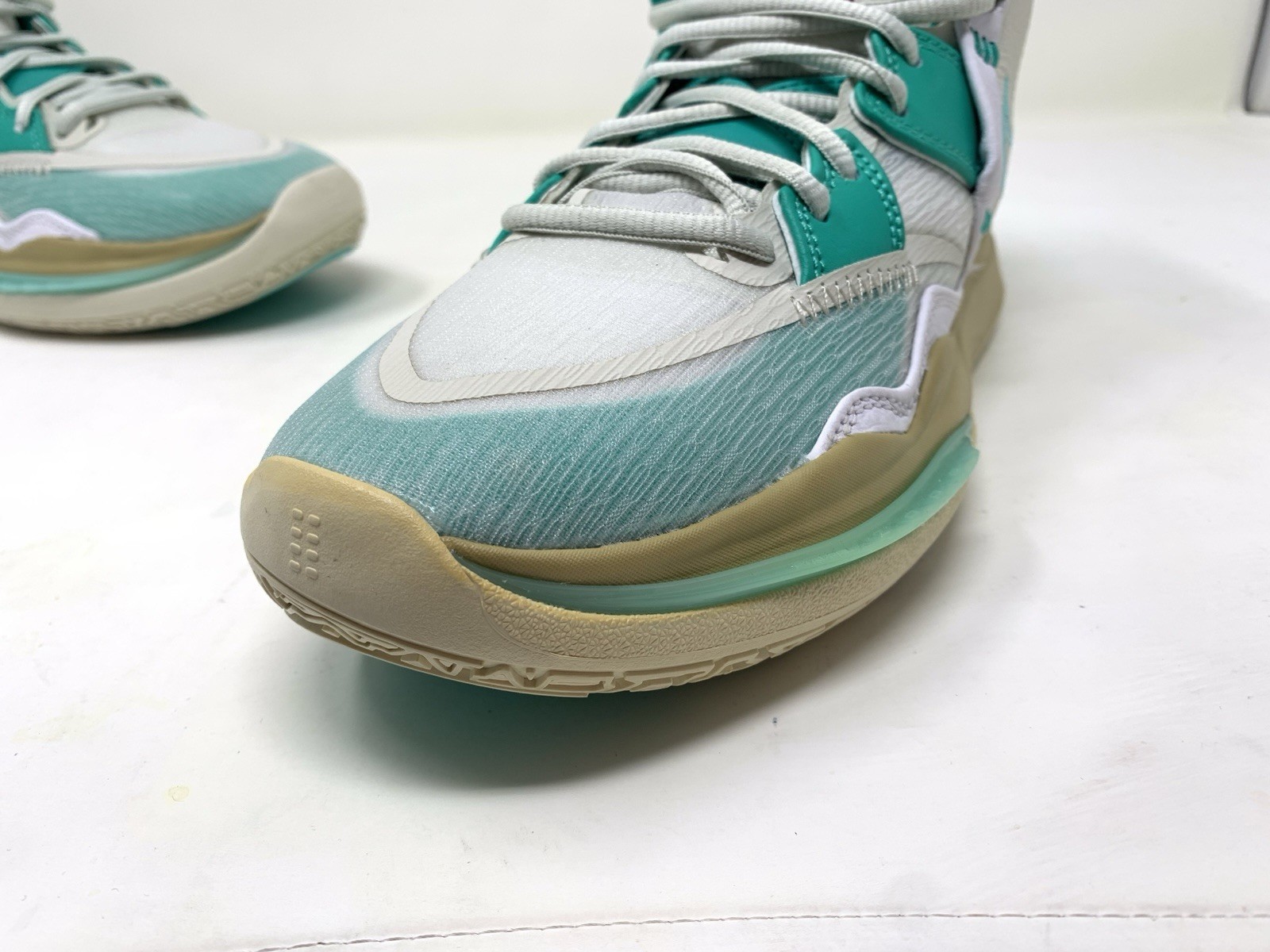 CZ0204 002 Nike Kyrie Infinity x Sue Bird Golden Tribute Keep Sue Size 8 Men’s