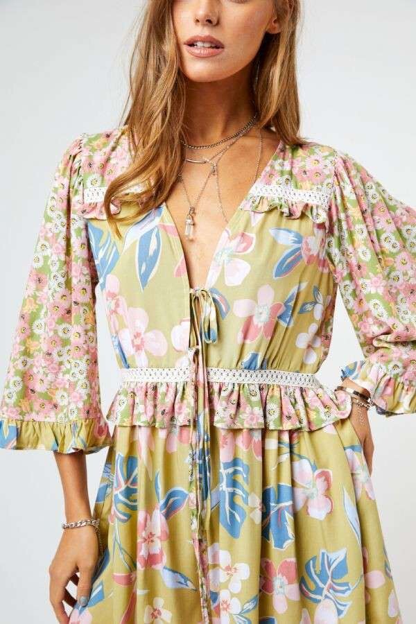 Davi & Dani Floral Print V-Neck 3/4 Sleeve Romper Dress Women’s