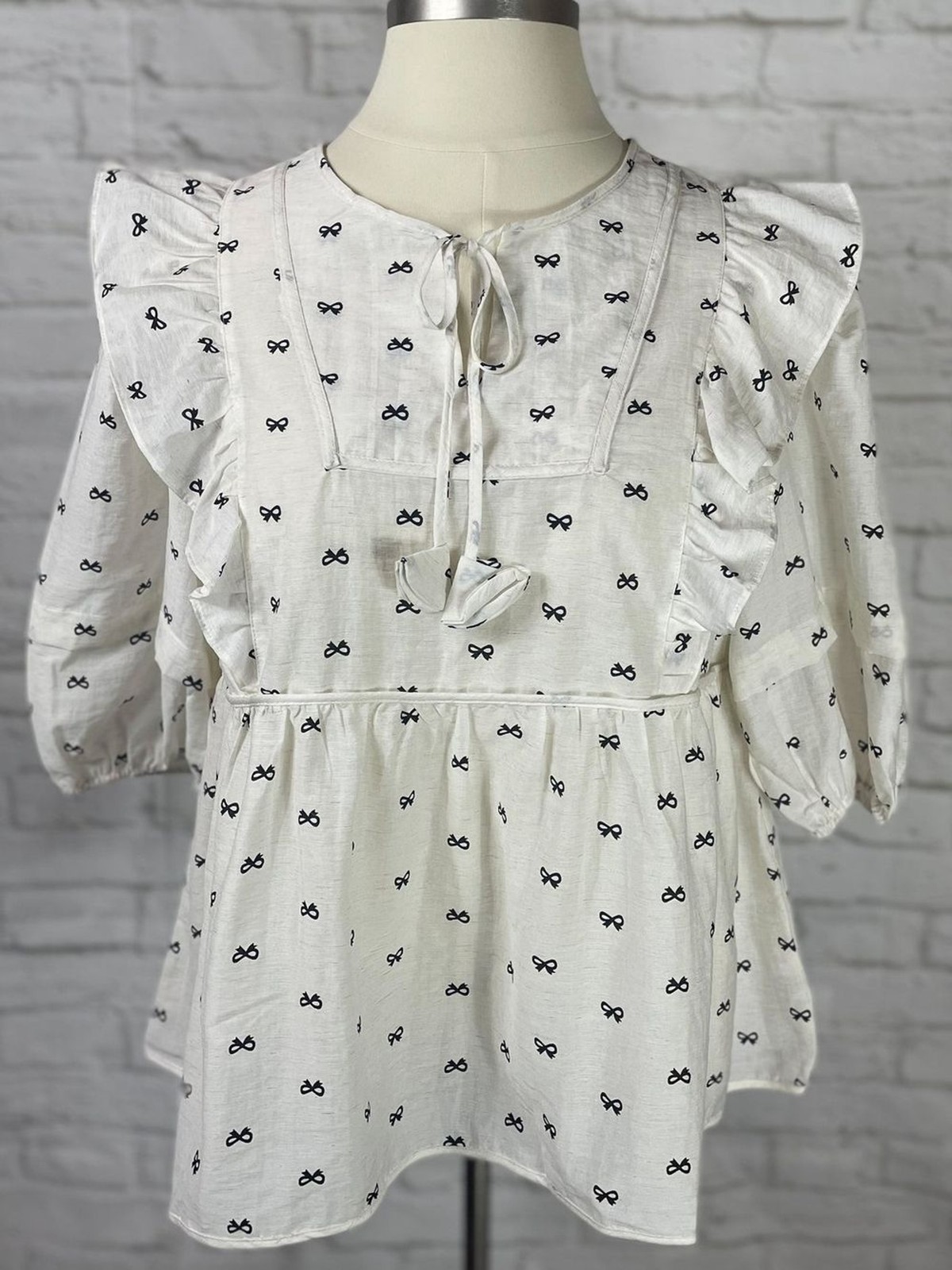 Umgee White Blouse with Black Bow Print Size Small