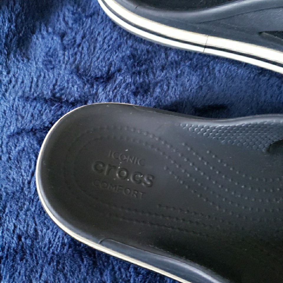 Crocs Navy Bayaband Flipflop Unisex size 6 Woman / 4 Mens Flip Flop Thong Sandal