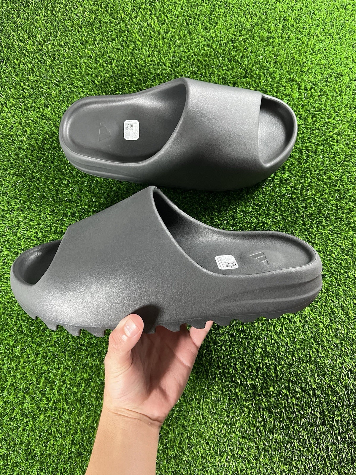 adidas Yeezy Slide Black Slip-On Sandals Men’s US 10 HQ6448 100% AUTHENTIC