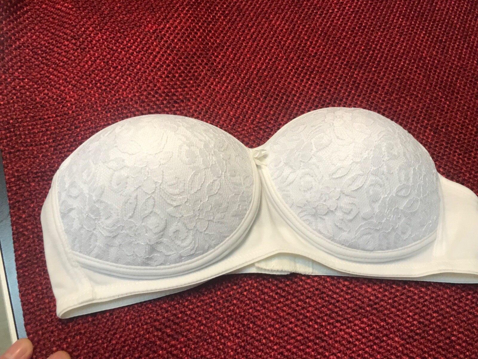 Bra Unbrandedd Size us 32b it2b eu70b padedd wirreless white strapless