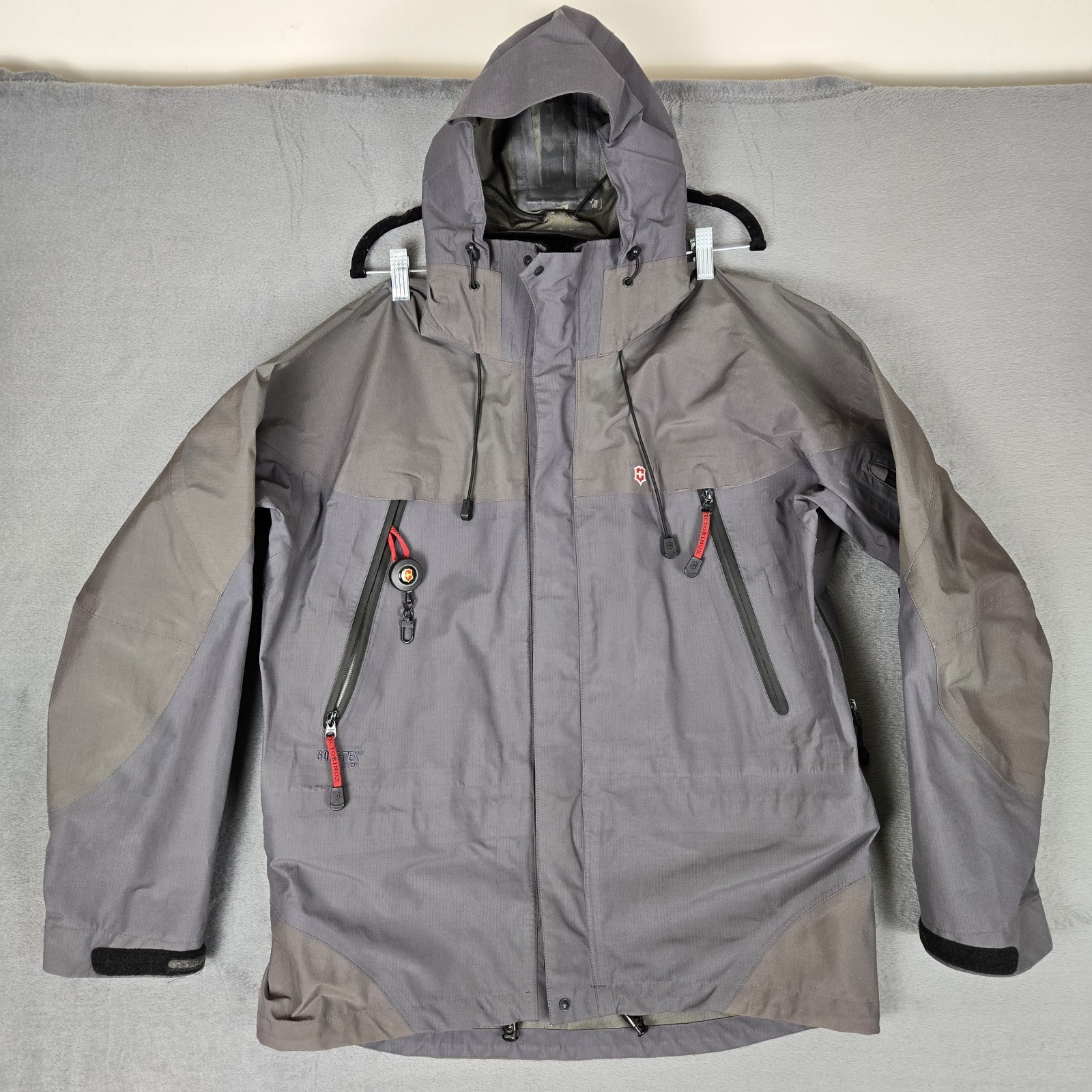 Victorinox Jacket Mens Medium Gray Gore Tex XCR Waterproof Shell Outdoor *READ