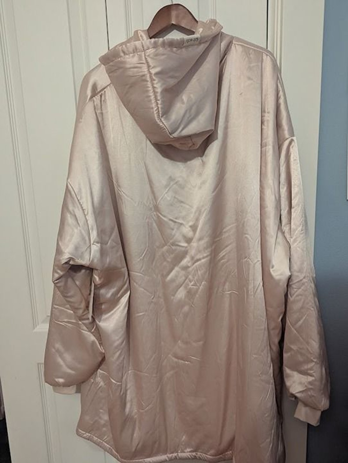 NWT Silky soft snuggie Glazey Kitsch Satin Hoodie