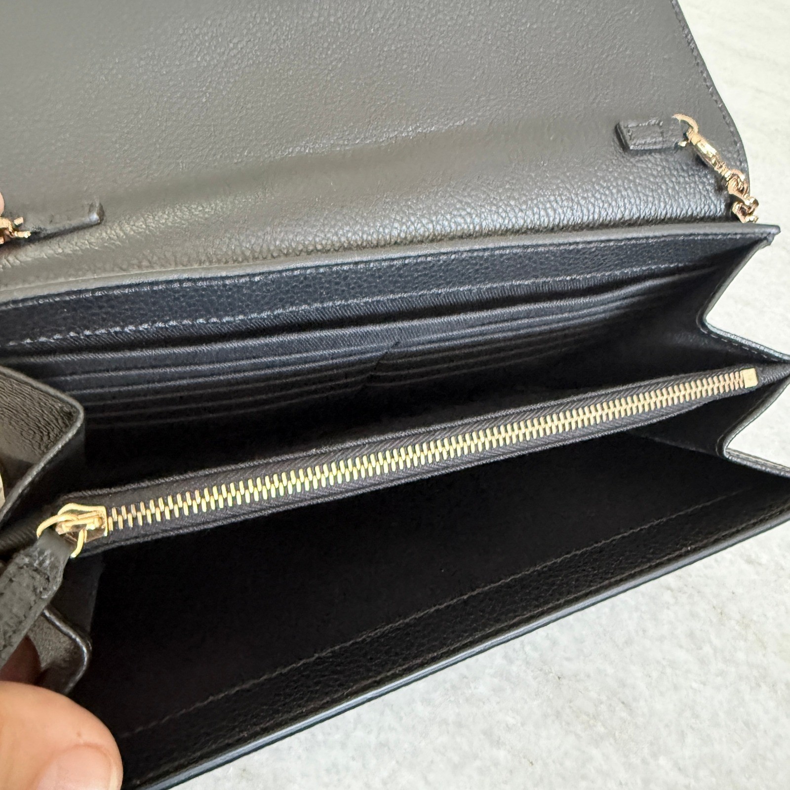 Versace Virtus Wallet on Chain Black Vitello Leather Bag 1006264 Nero-Oro