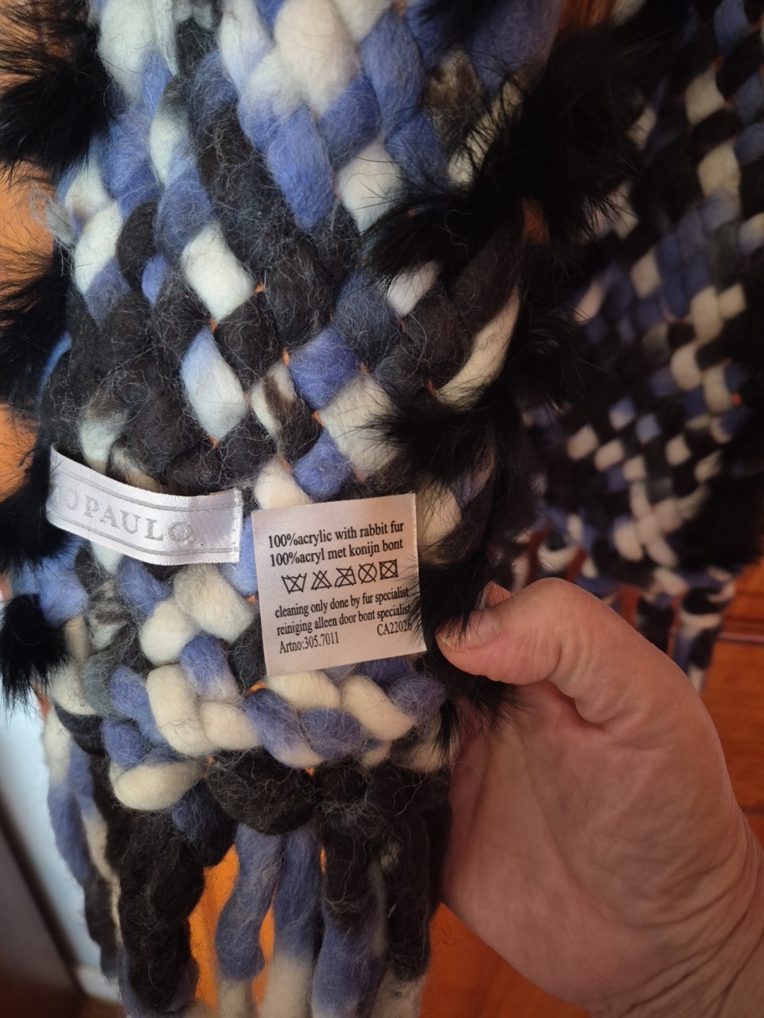 SAOPAULO Genuine Rabbit Fur Crocheted Scarf Tasseld 70″ L x 7″W NWOT