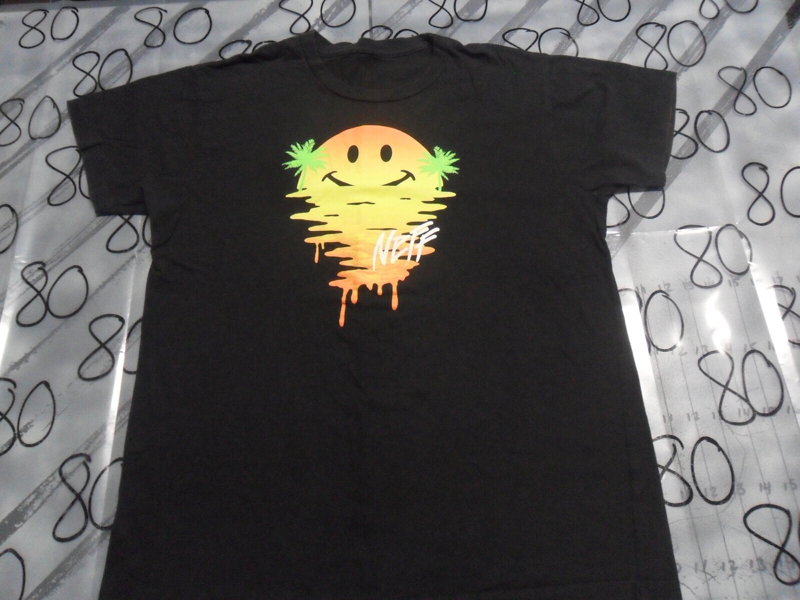 Medium neff Snowboard skate Paradise￼ sunset T Shirt