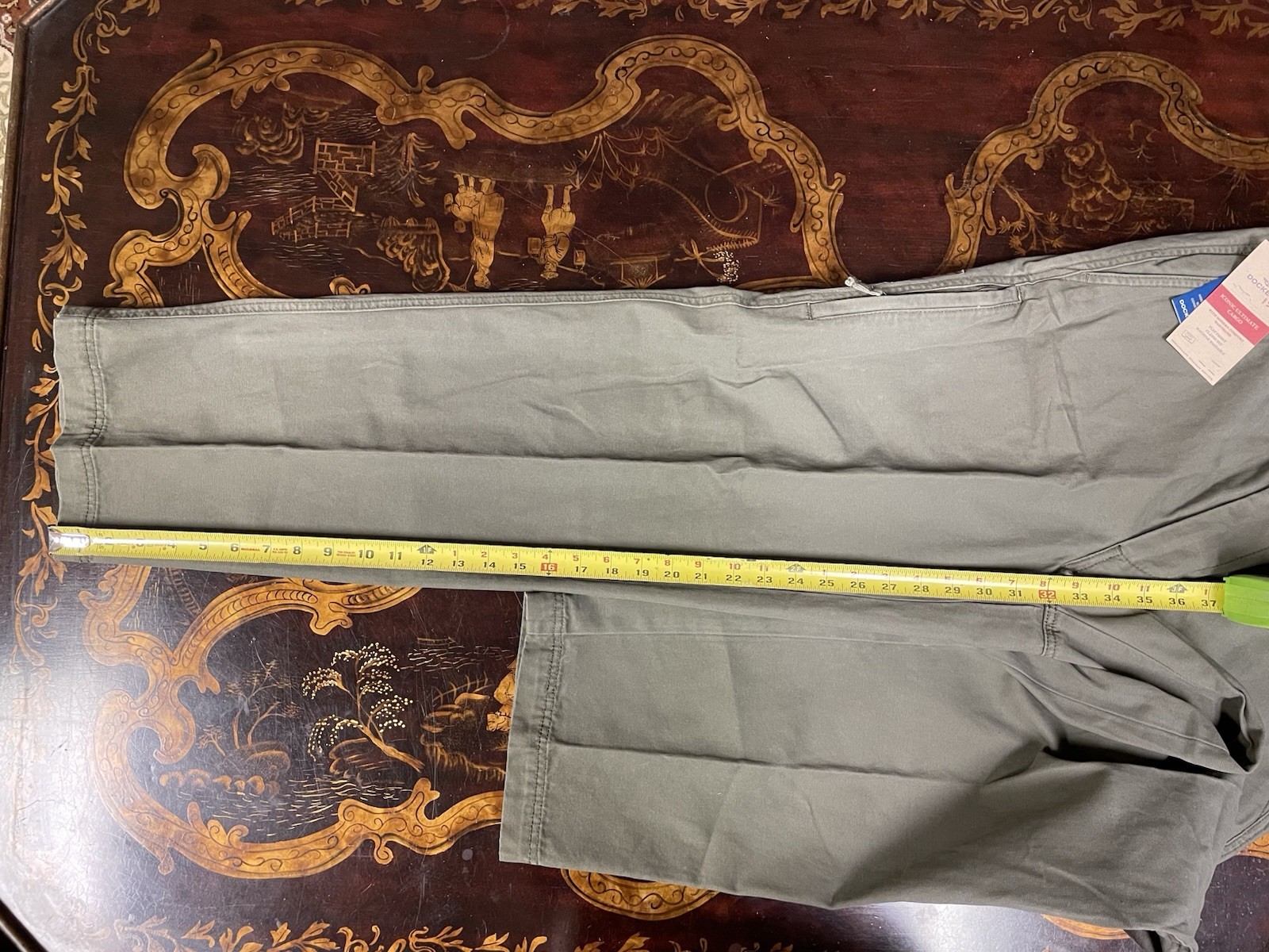 NWT Dockers Mens Green Iconic Ultimate Cargo Pant Comfort Waistband W 33 L 32