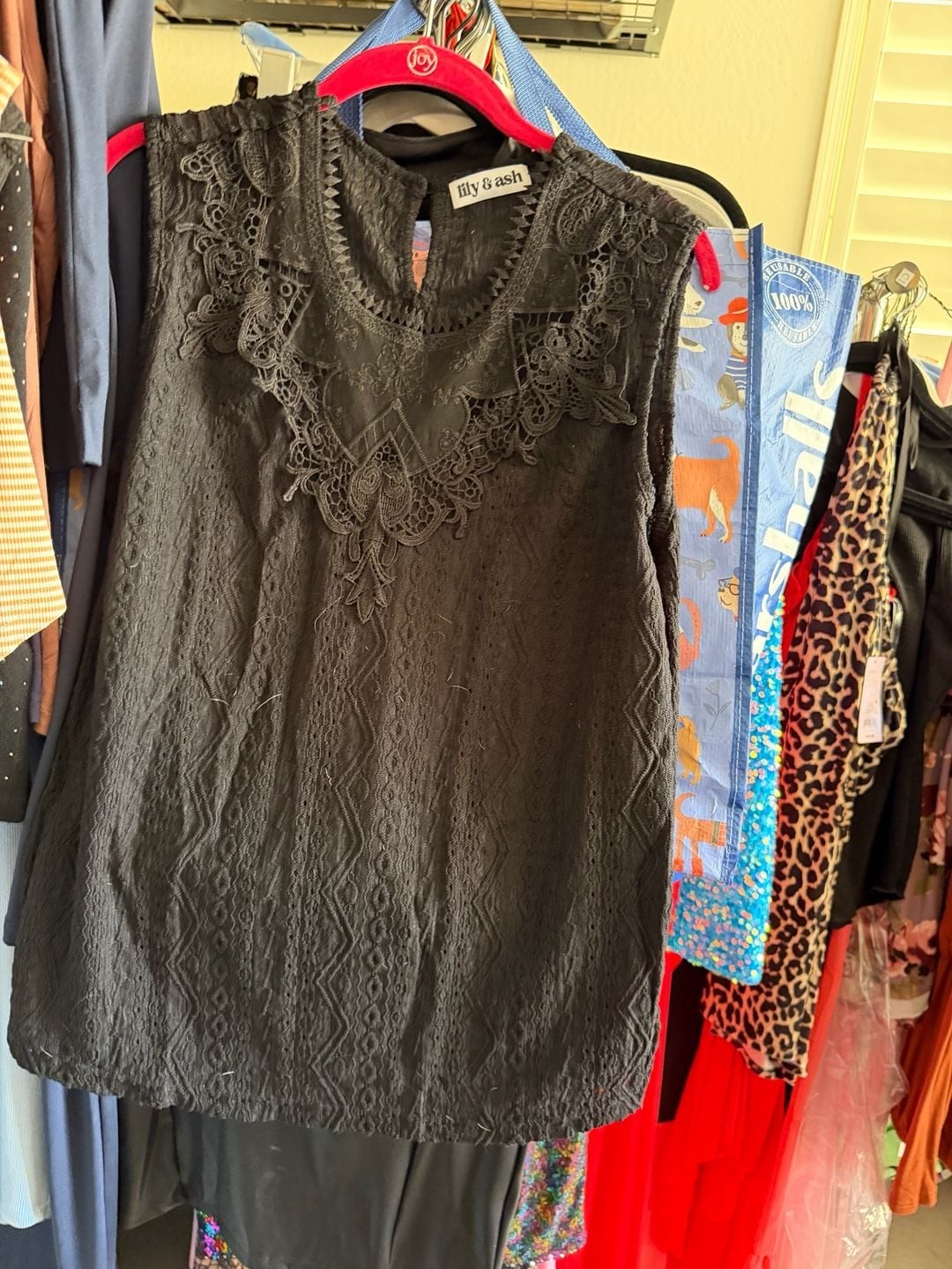 lily & ash Black Lace Sleeveless Keyhole Back Textured Blouse