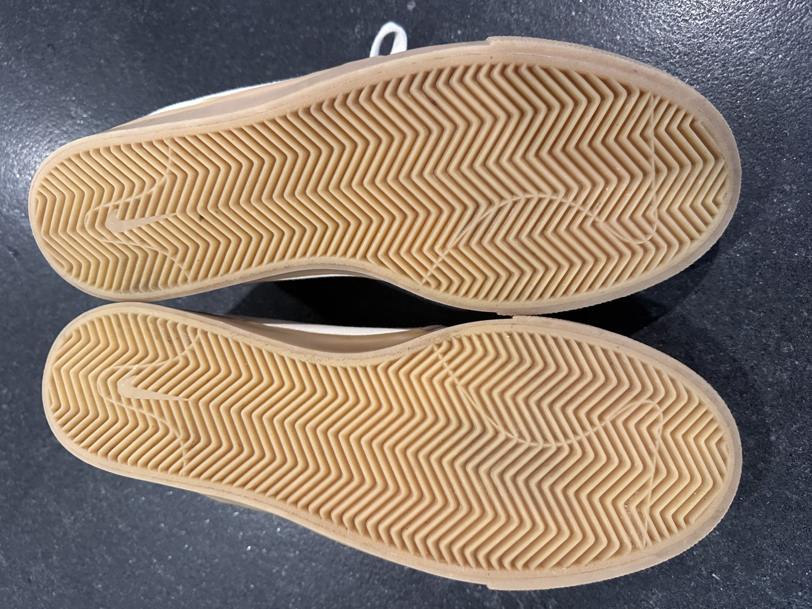 NIKE ZOOM JANOSKI SB – USED SIZE 9.5 – PALE IVORY PACIFIC BLUE