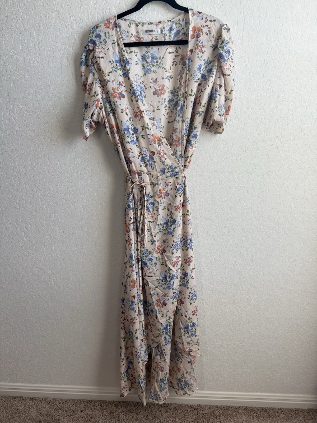 Missguided Beige/Blue Floral Wrap Maxi Dress US 4 V-Neck Short Sleeve Tie