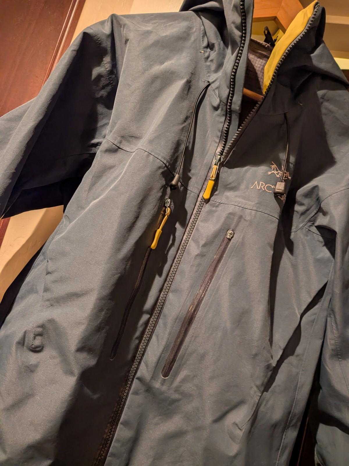 Arc’teryx Rainjacket Size Medium Men’s