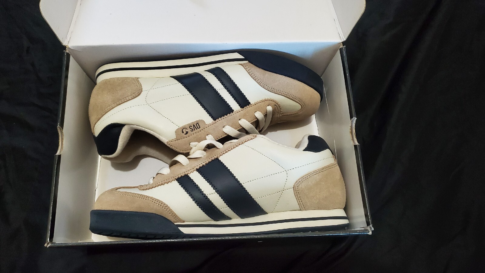 Dvs Shoe Company Milan Size 9 Cream / Blue