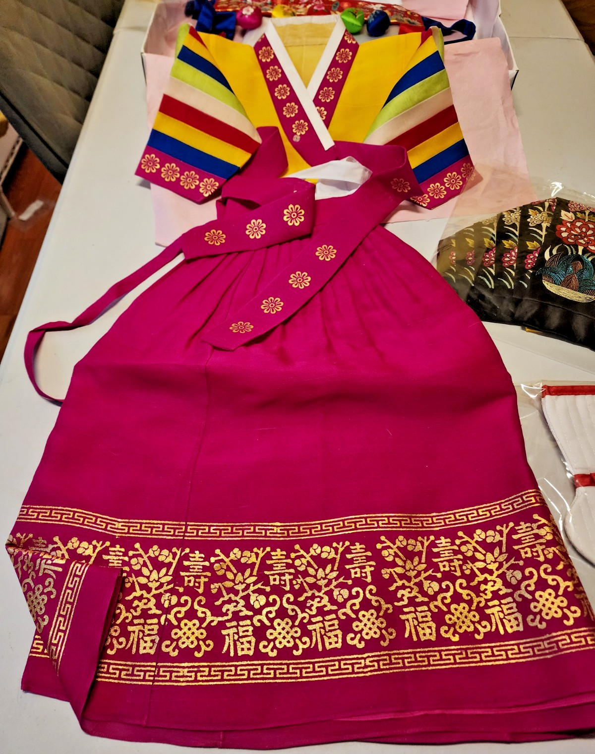 Traditional Korean Hanbok Child’s 3-4 years W/ Shoes 7 piece