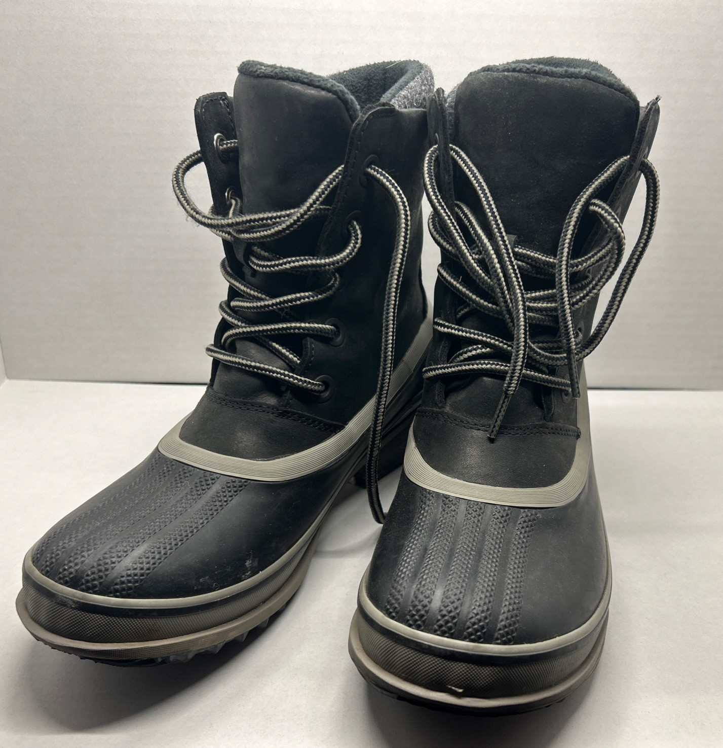 Sorel Women’s III Lace Boot (Black & Grey) Size 10 :: WATERPROOF [Pre-Owned]