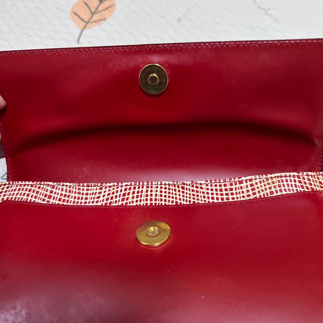 Salvatore Ferragamo Gancini Shoulder Bag Beige Red Leather 9.3in x 5.5in x 2.8in